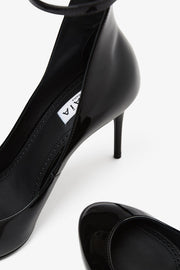 Pumps 90 black patent pumps