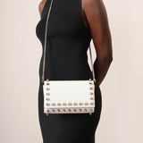 Paloma maxi spikes white clutch