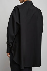 Cocoon black shirt with turned sleeves