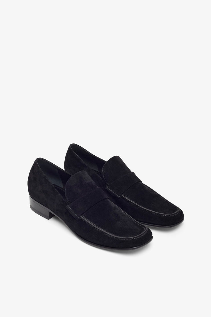 Man's black leather loafers