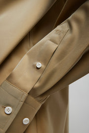 Button collar shirt