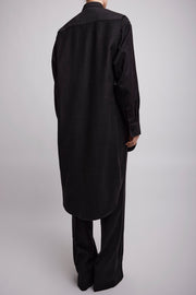 Elongated grey shirt