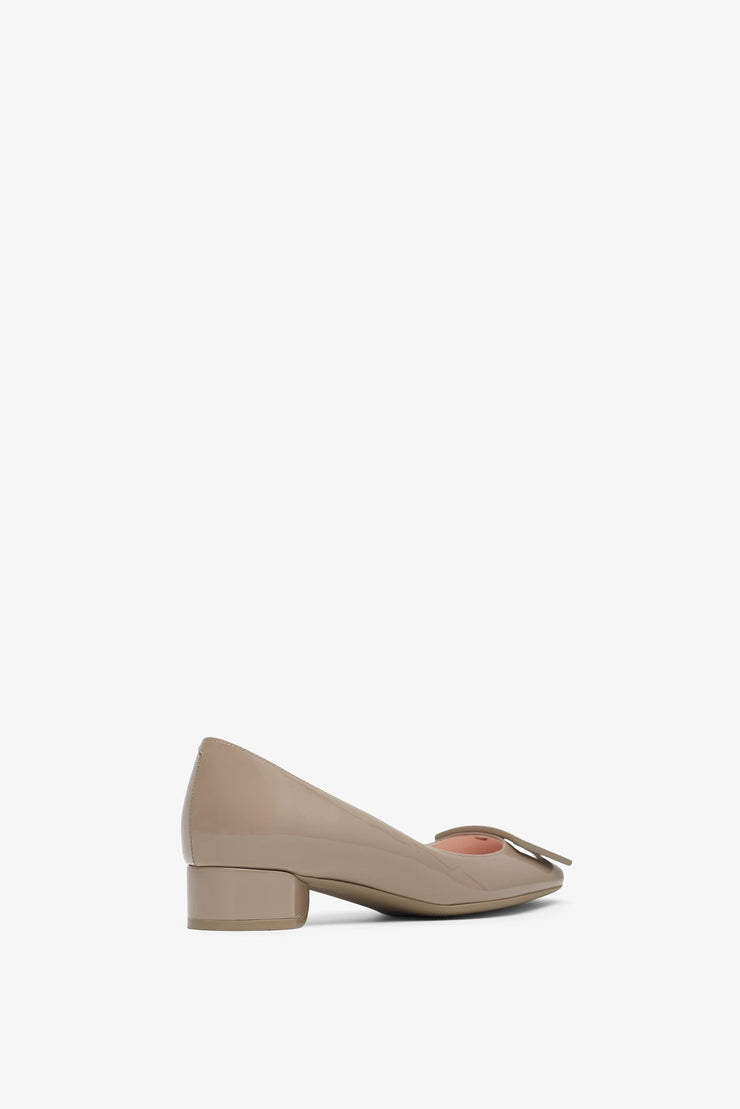 Roundy 25 beige patent pumps