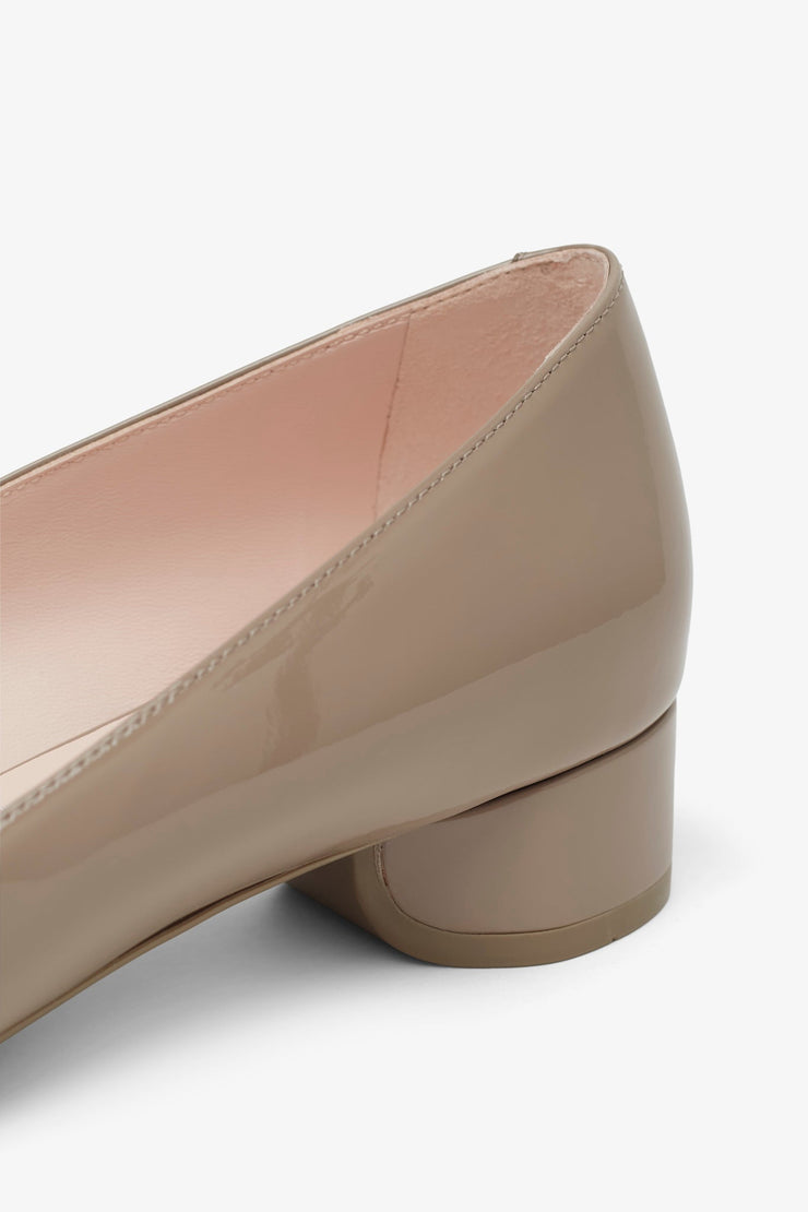Roundy 25 beige patent pumps
