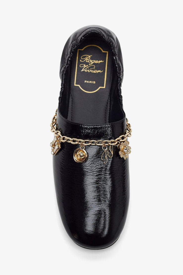 Roundytoe black with gold charm slippers