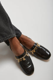 Roundytoe black with gold charm slippers