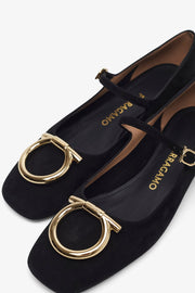 Marry 2 black pumps