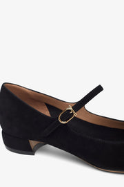 Marry 2 black pumps